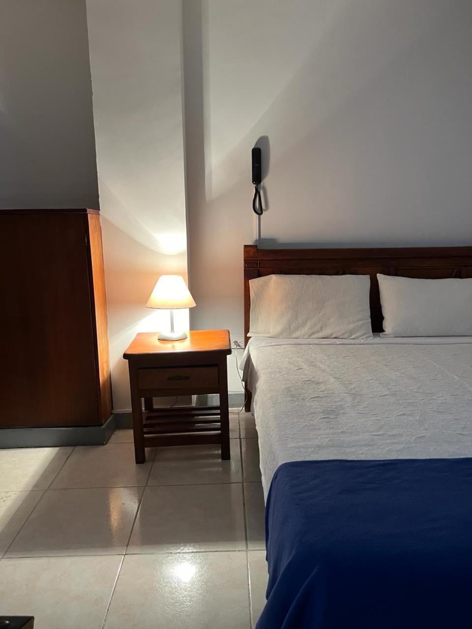 Hotel Armenia Centro Bagian luar foto
