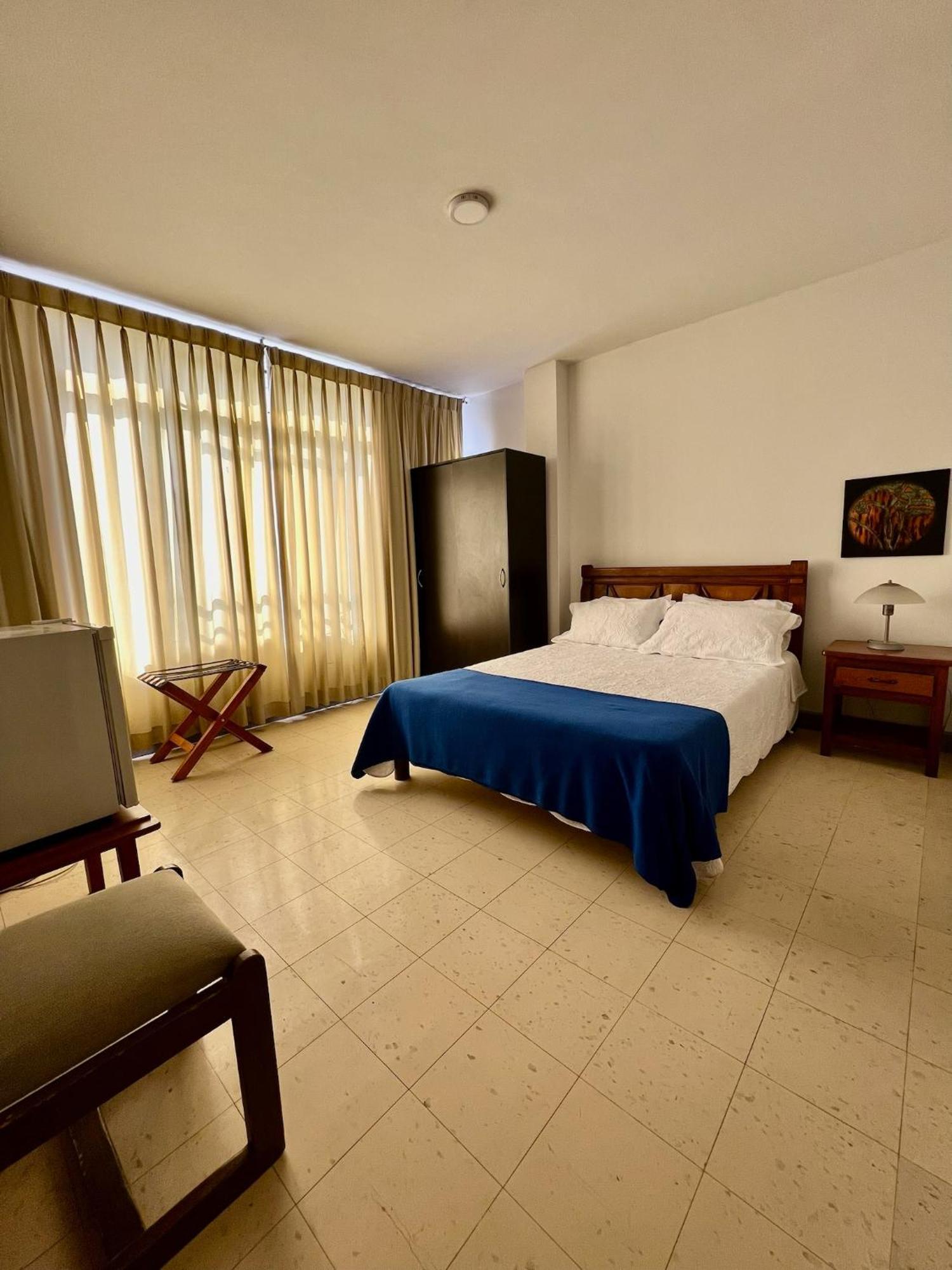 Hotel Armenia Centro Bagian luar foto