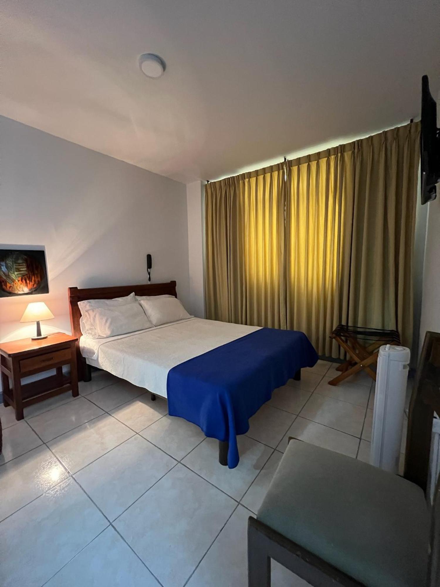 Hotel Armenia Centro Bagian luar foto