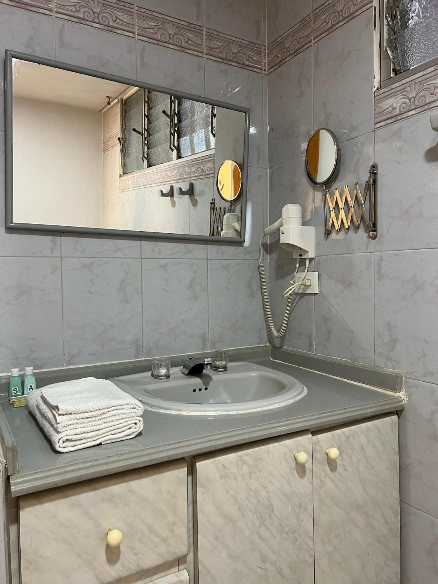 Hotel Armenia Centro Bagian luar foto