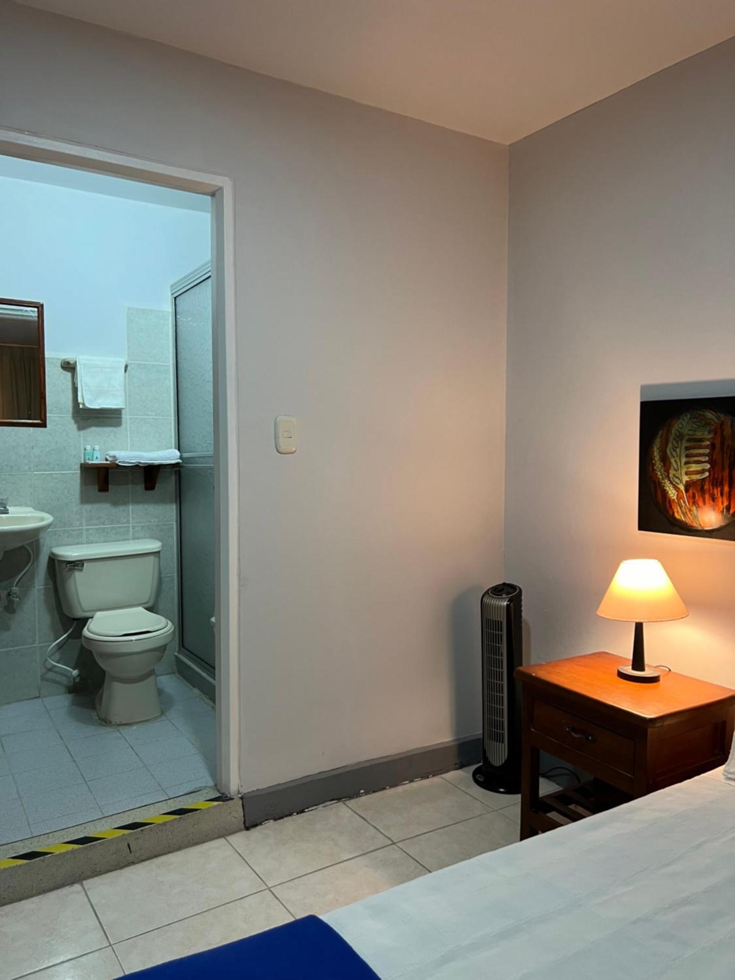 Hotel Armenia Centro Bagian luar foto