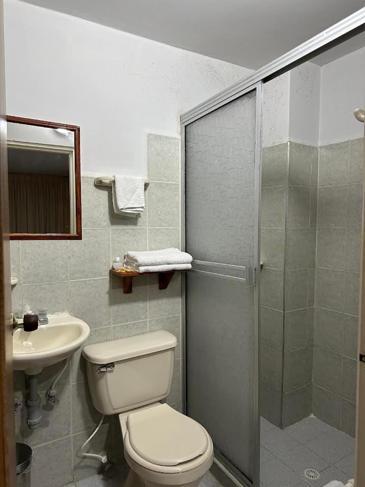 Hotel Armenia Centro Bagian luar foto